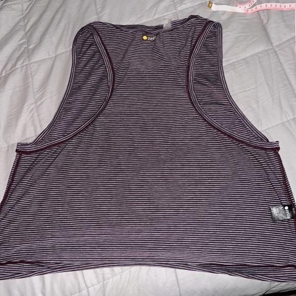 Zella - Picture 4 of 4